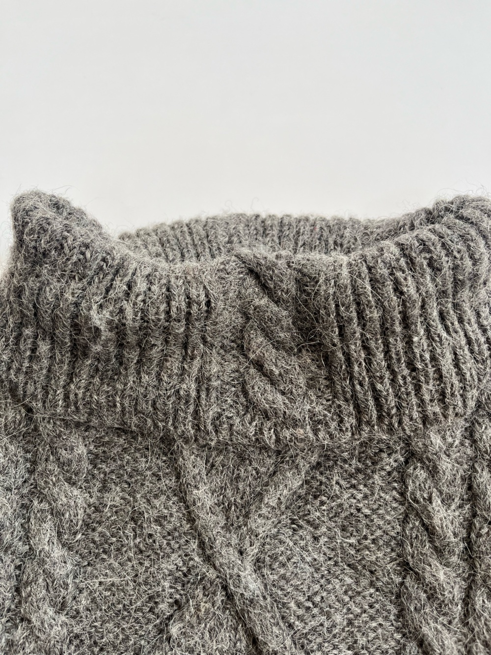 Wool Alpaca Made in Ireland Connemara Grey Chunky Fisherman Cable Knit Sweater - Picture 6 of 10